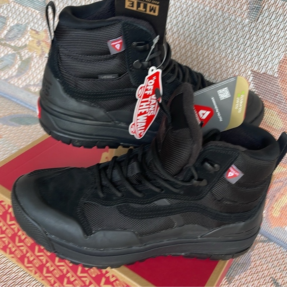 Vans WMNS Ultrarange Exo
Black/Black
Sneakers MTE Boots VN0A4BVSBKA - Picture 14 of 16